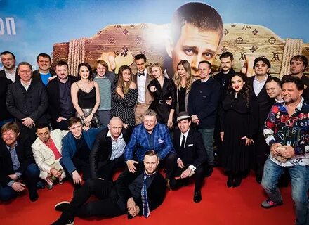 Кто играет главную роль в холопе