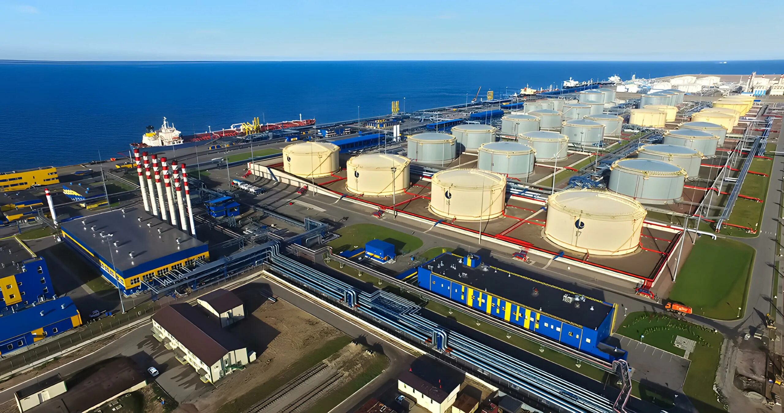 Газстройпром усть луга. Балтийский порт «усть-луга». Усть-луга газоперерабатывающий завод. Газоперерабатывающий завод в усть-луге. Газстройпром усть луга.