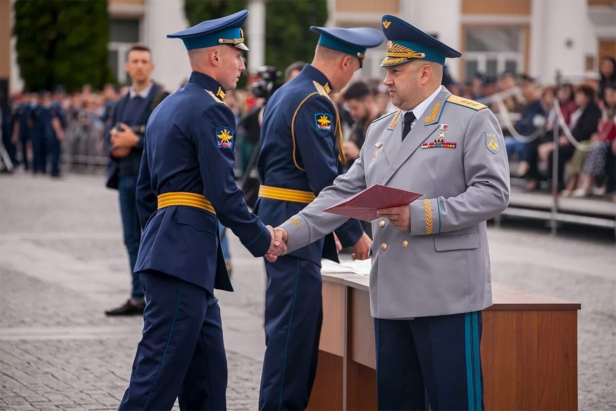 Найти офицеров. ВУНЦ ВВС ВВА Воронеж выпуск 2019. Выпуск офицеров ВУНЦ ВВС ВВА. Офицеры ВУНЦ ВВС ВВА Воронеж. Лейтенанты ВУНЦ ВВС ВВА.