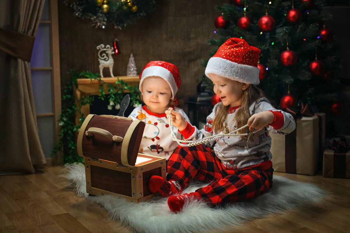 Новогодняя фотосессия семья. Новый год семья. Новый год с 2 детьми. Новый год (праздник). Новый год семья.