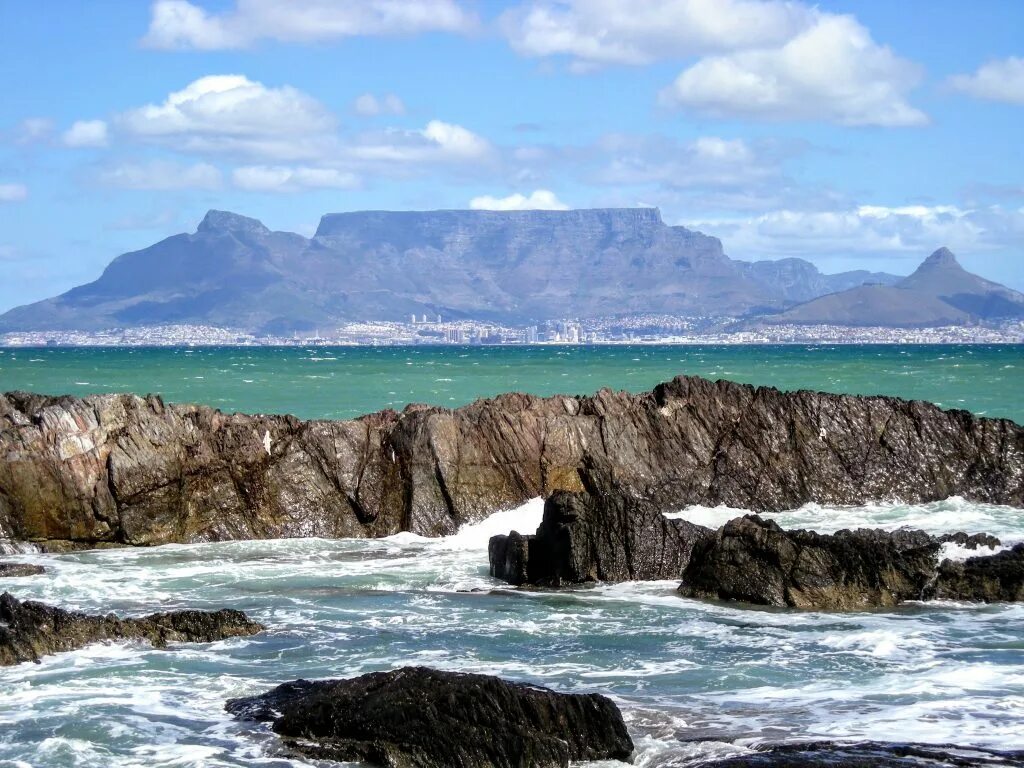 Coast areas. Кейптаун. Sea point Cape Town. Table Mountain.