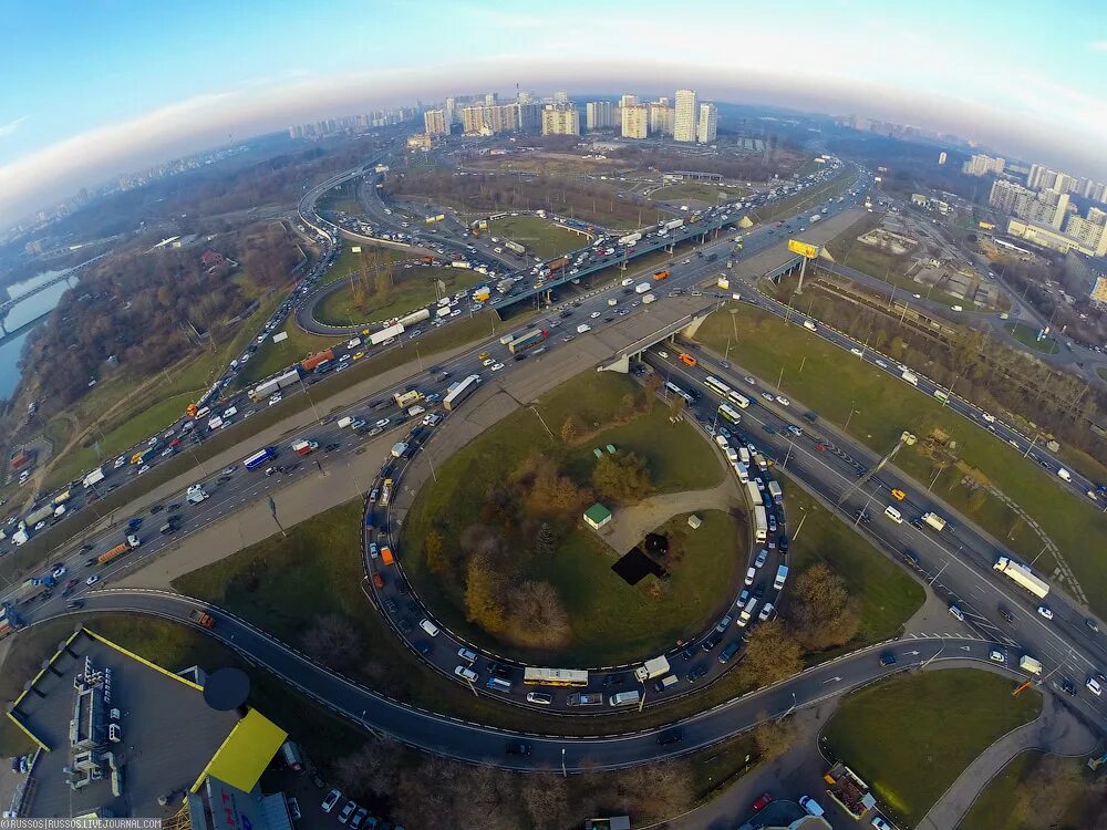 Кольцевая сейчас. Кольцевая Москва МКАД. Вид на МКАД. Транспортные развязки Москвы. МКАД вид сверху.