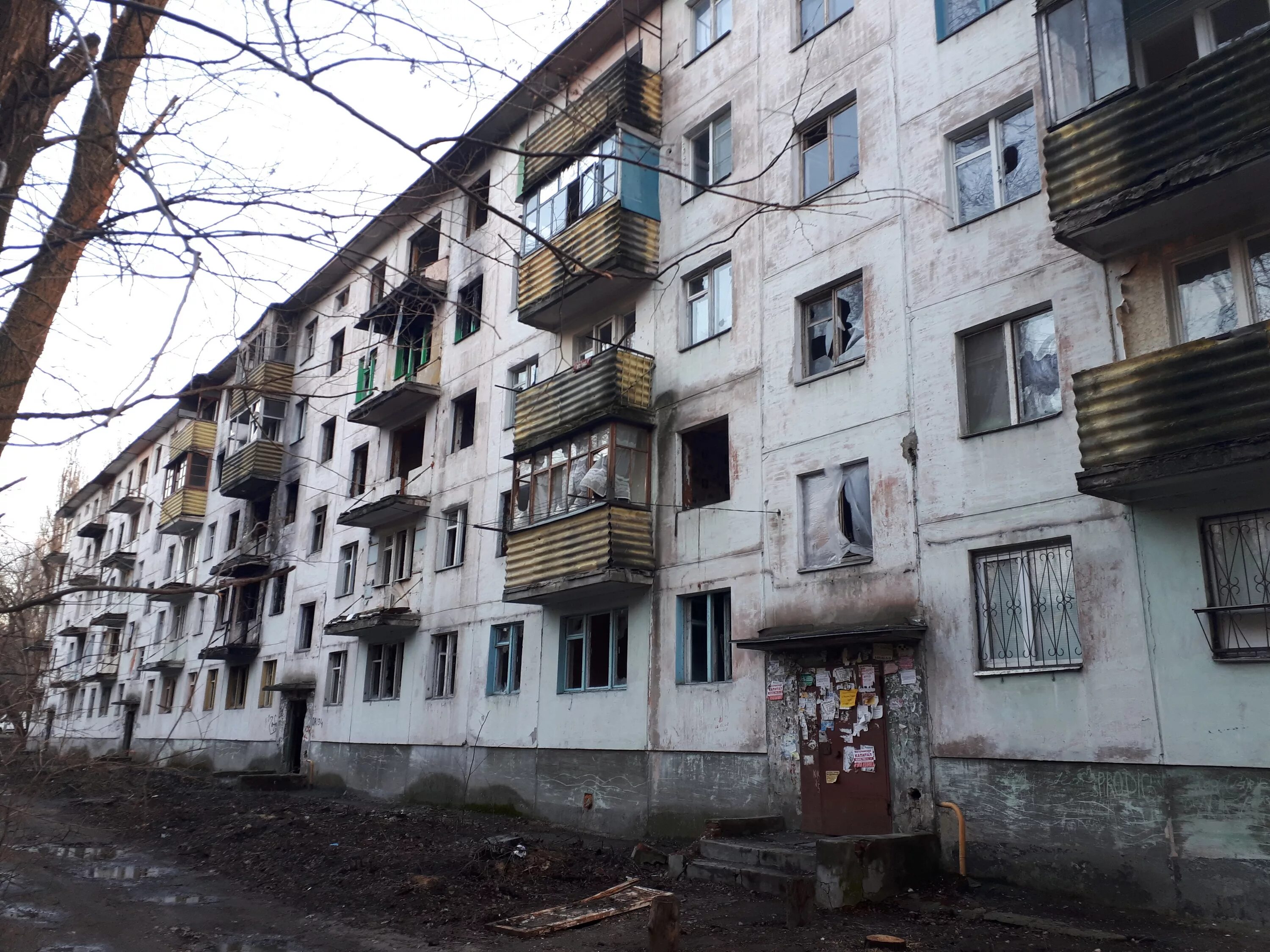Дом стоял ничем не огороженный. Хрущевки измайлово. пятиэтажный дом. панельная пятиэтажка. старая пятиэтажка.