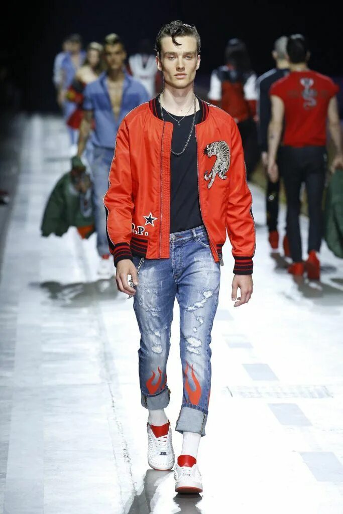 Модные коллекции. Модные молодежные тенденции. Современный стиль одежды. Показ шанель весна лето 2020. Молодежный стиль.