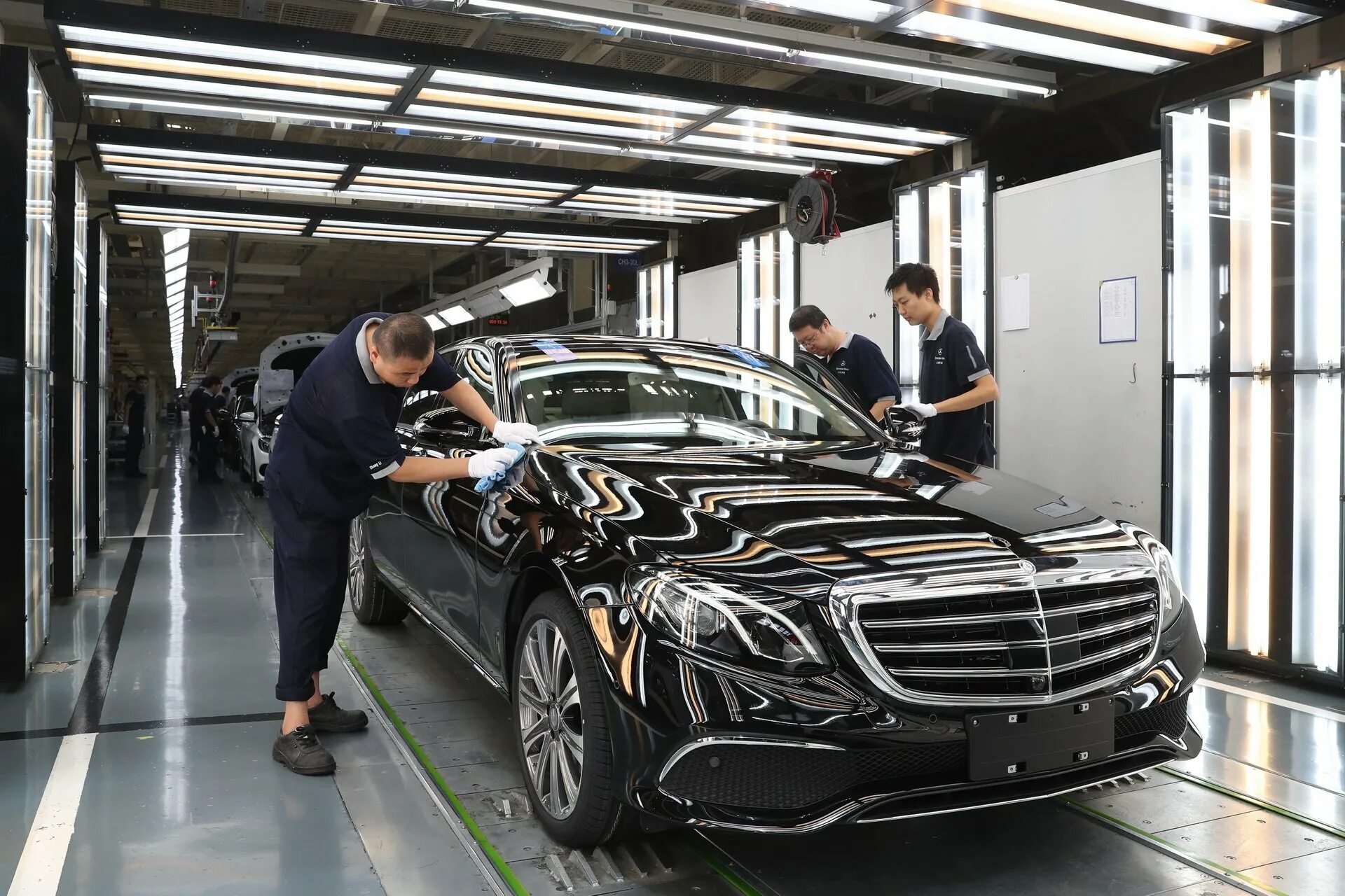 Качество автомобиля. Mercedes-Benz Daimler. Мерседес Бенц Daimler AG. Мерседес Даймлер Бенц. Концерн Мерседес Бенц в Германии.