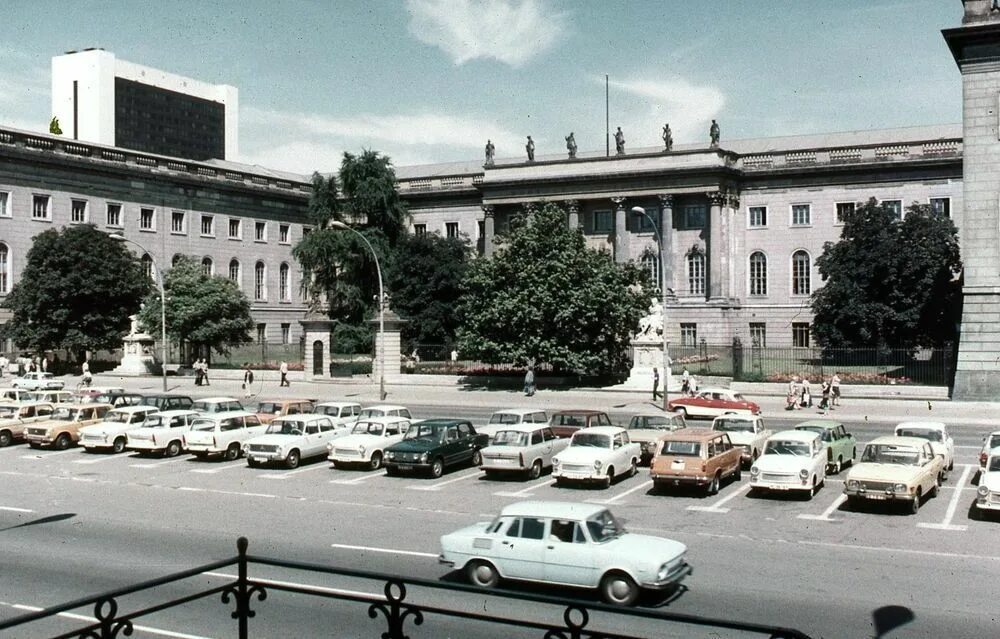 Гдр новинки. Западный берлин 1980. бгрк гдр. берлин гдр. гдр 1970.