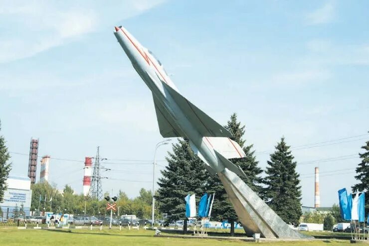 Мо г жуковский. Жуковский город наукоград. Памятник авиаторам Жуковский. Наукоград Жуковский памятник миг 25.