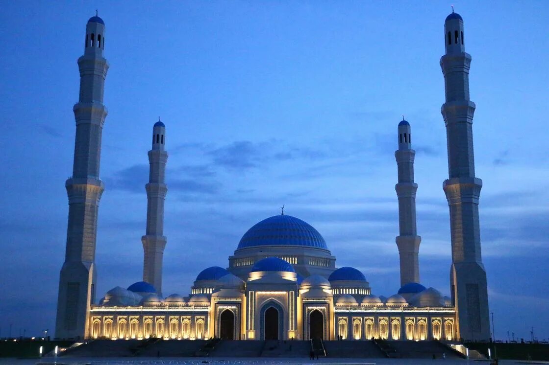 Самые крупные мечети. Центральная мечеть (Астана). Новая мечеть в Астане. Самый большой Масджид в центральной Азии.