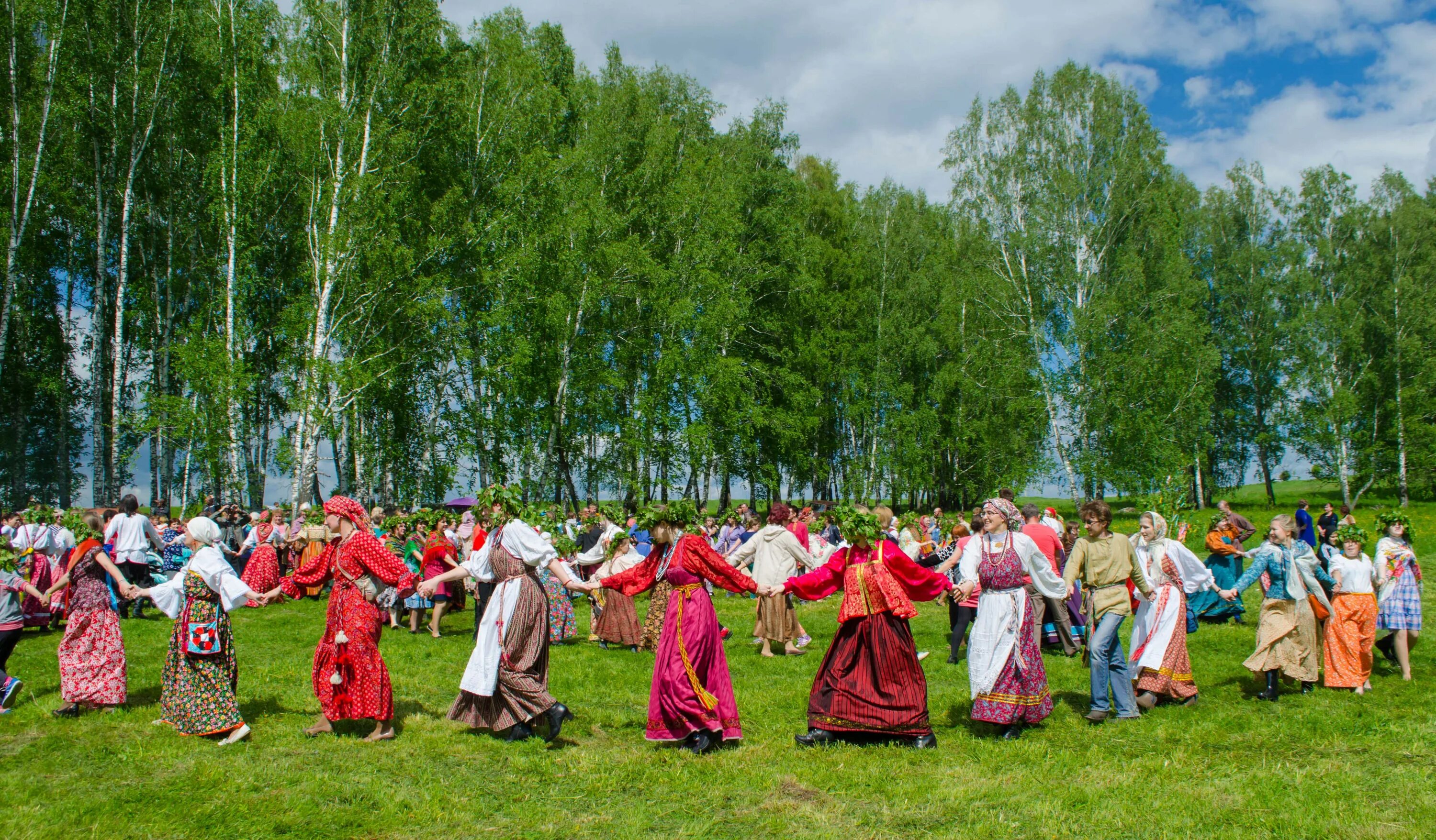 Фольклорный праздник «Троицкие гуляния». «Семик. Троицкие гуляния». Троицкие гуляния фольклорный фестиваль. Девичий хоровод в Семик.