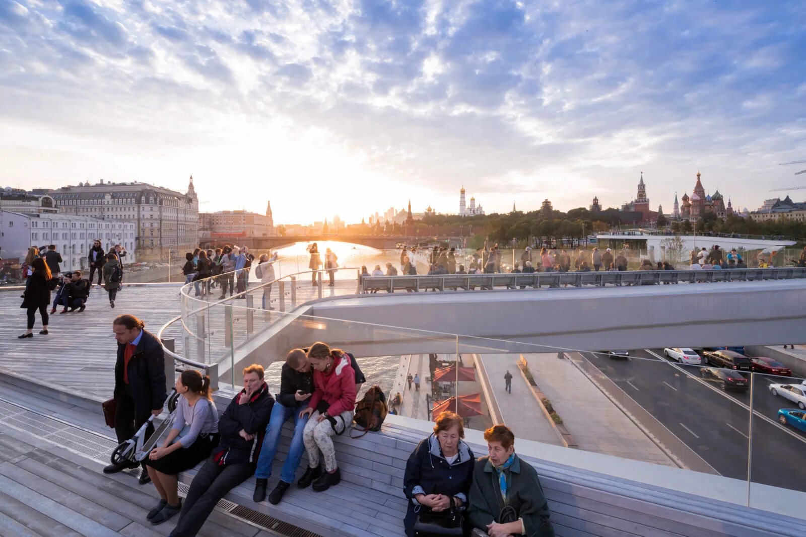 Свежесть москва. Парк Зарядье смотровая площадка. Кремль парк Зарядье. Зарядье Москва 2023. Парк Зарядье сейчас.