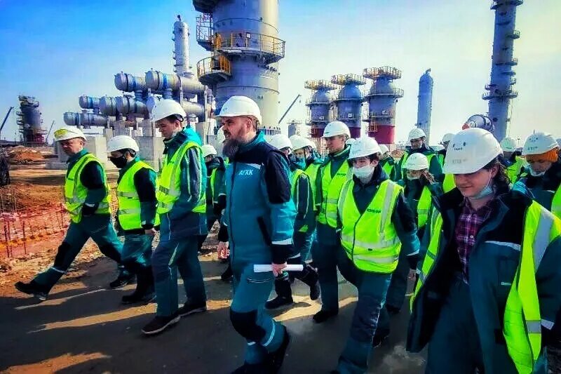 Агхк свободный. Амурский газохимический комплекс. вахтовый городок агхк сибур. агхк амурский газохимический комплекс логотип.