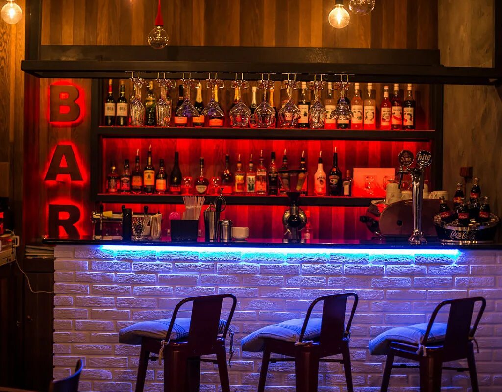 Лаунж бар 42 спб. Темпл бар первомайская. Лучшие бары москвы. Улица рубинштейна санкт-петербург кафе рубинштейна. Бары с фиксированной ценой.