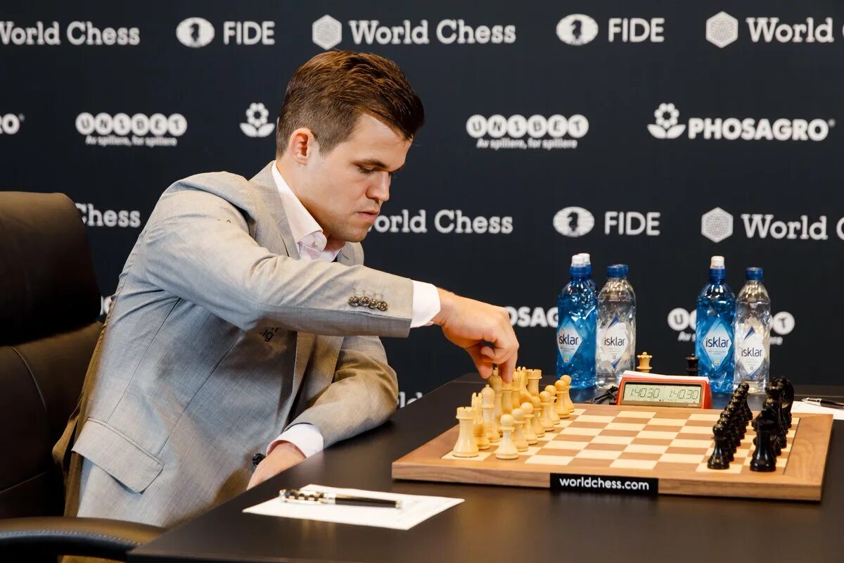 Fide chess. Карлсен Каруана. Ворлд Чесс. Лоренс Каруана. World Chess 2018.