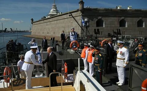 Главный военно морской парад