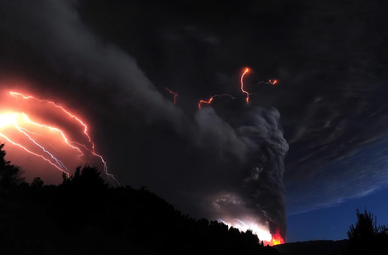 Красный явления природы. Пуйеуэ (Чили) извержение. Вулкан Пуйеуэ Чили. Извержение вулкана Пуйеуэ 2011. Извержение вулкана Пуйеуэ в Чили 2011 год.