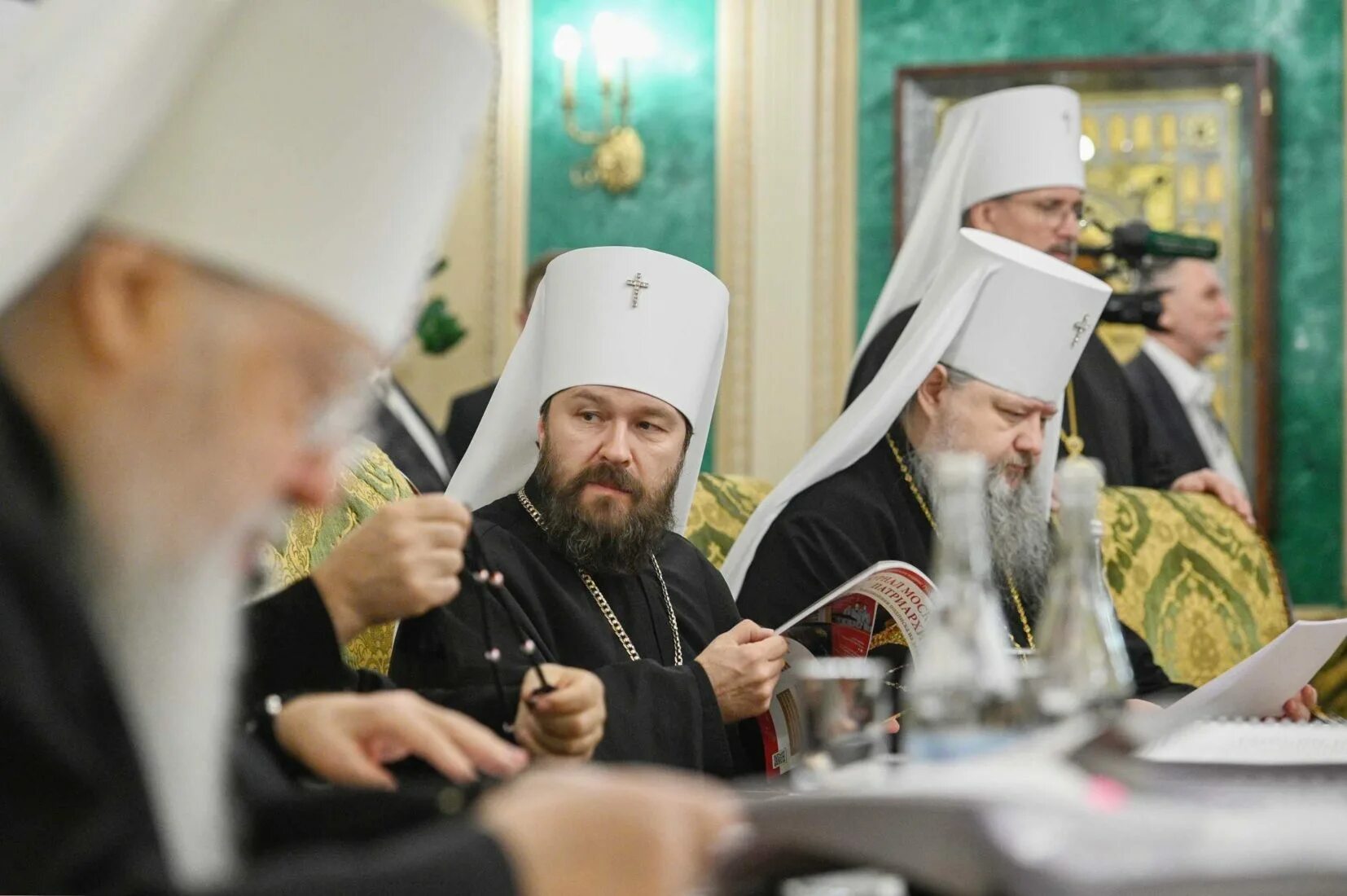 Зал заседания высшего церковного совета ххс. Заседание синода рпц 2021. Митрополит кирилл 2022. Заседание синода рпц. Заседание священного синода сегодня.