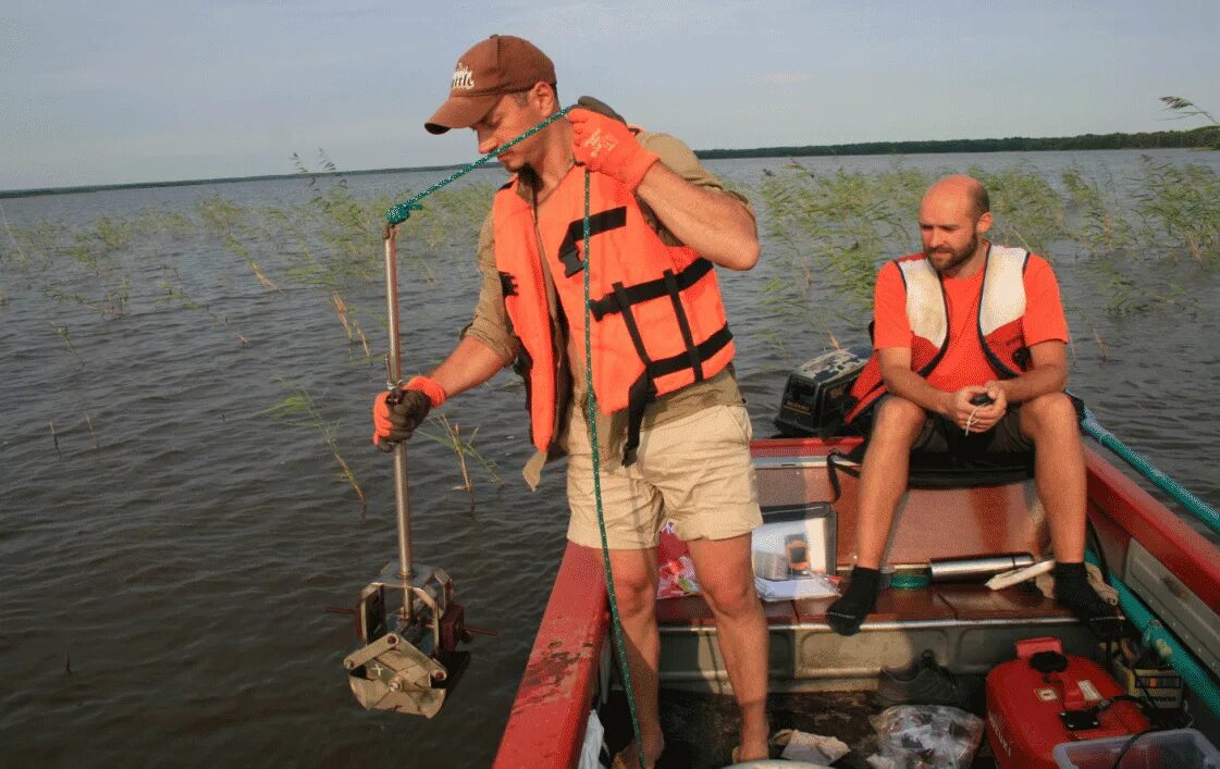 отбор проб донных отложений. отбор проб донных отложений. отбор проб донных отложений. методы отбора проб донных отложений. пробоотборник бикера для донных отложений.