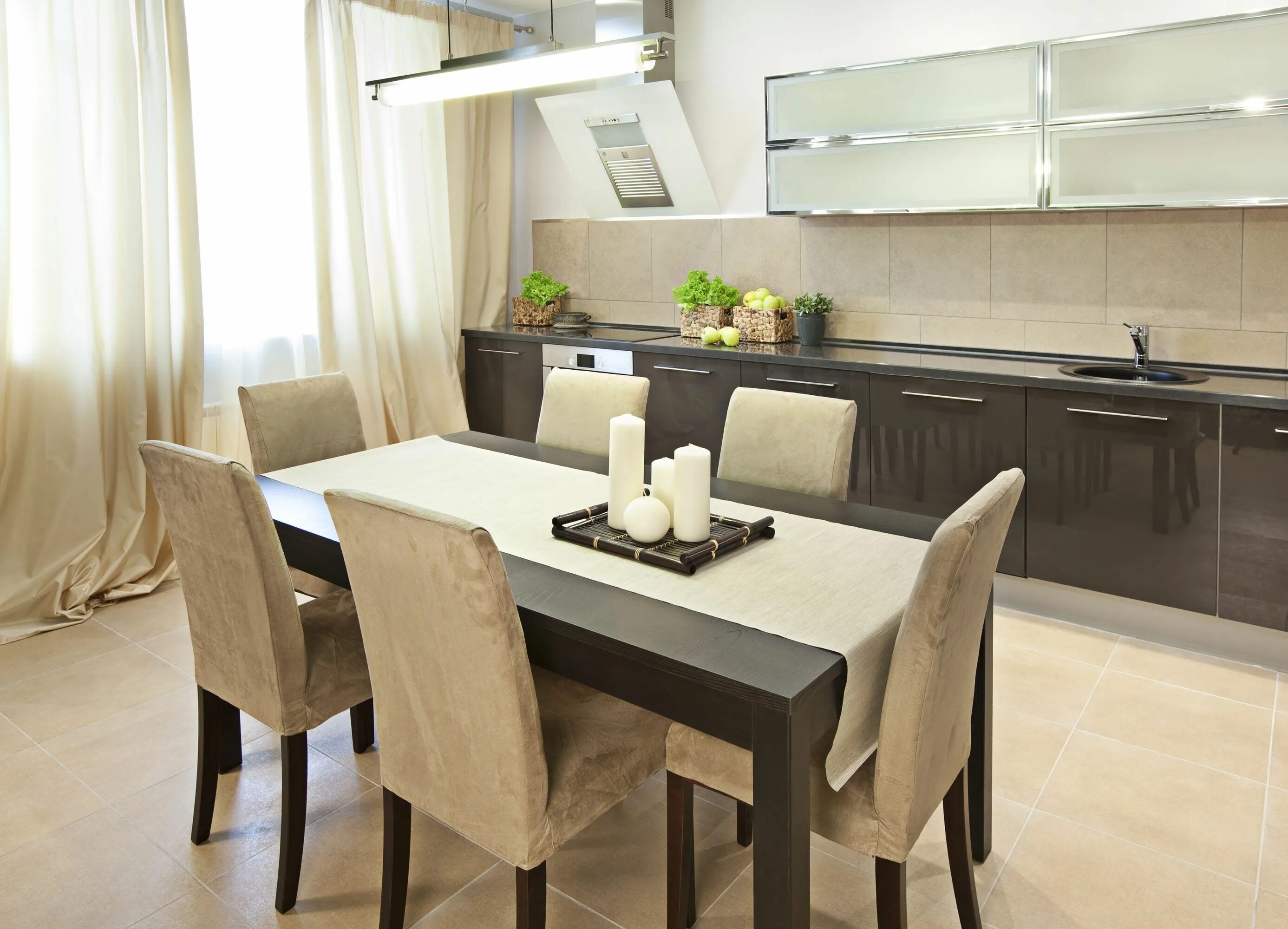 Лучшие столы для кухни. Стол на кухню. Обеденный стол в интерьере. Кухонный стол в интерьере. Современный обеденный стол.