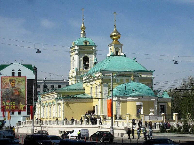 Преображенская пл москва. Храм Преображения Господня в Преображенском. Церковь Преображения Господня на Преображенской площади Москва. Храм на Преображенке в Москве. Храм метро Преображенская площадь.