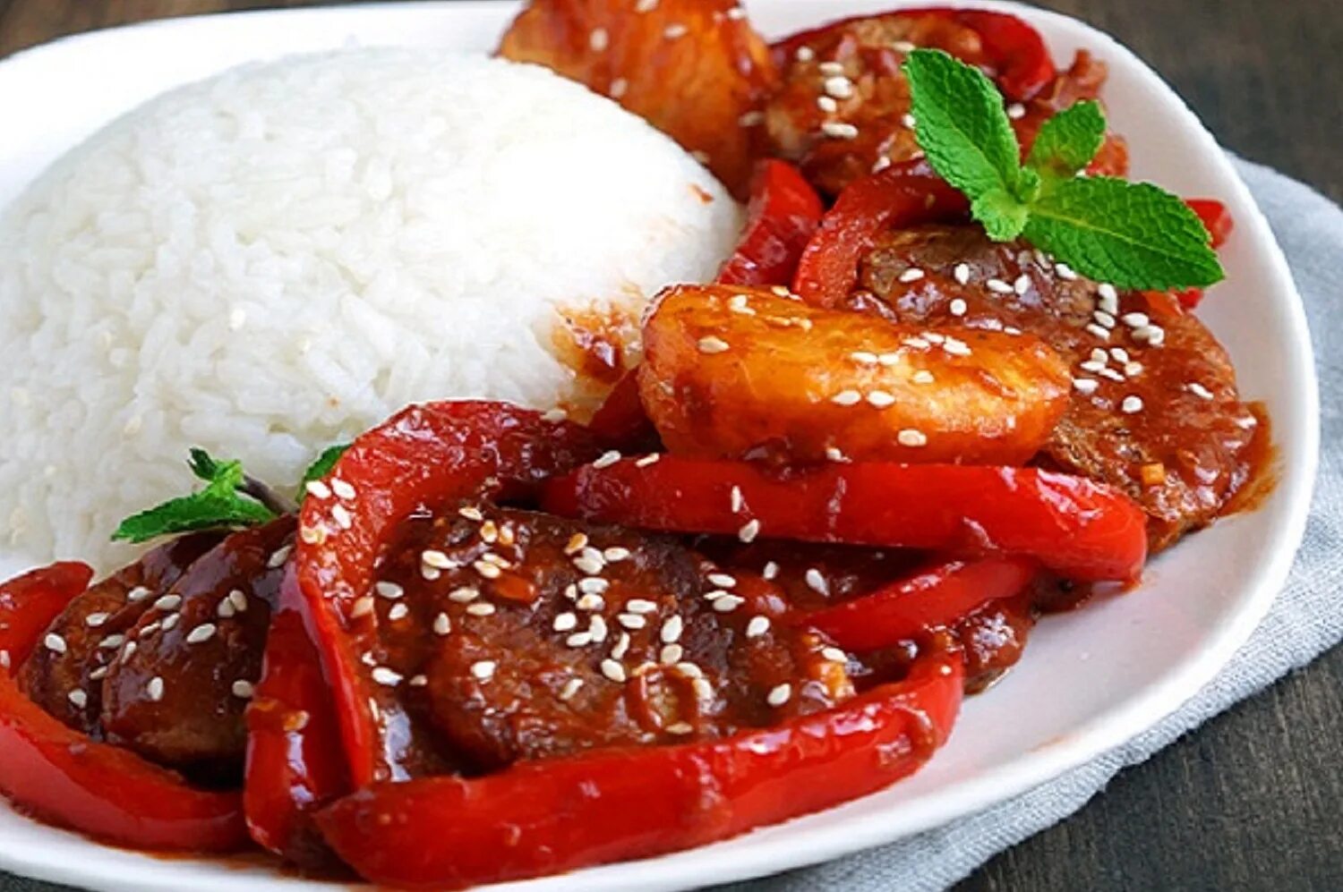 Остром соусе. Куриные крылышки буффало. Куриные крылышки хойсин. Крылышки барбекю. Куриные крылышки барбекю.