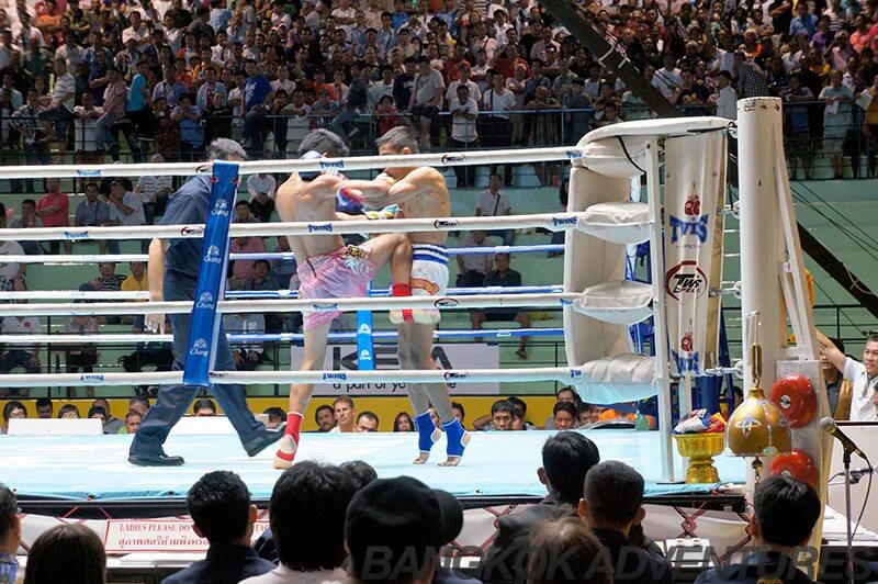 Boxing stadium. Стадион Люмпини Бангкок. Люмпини стадион Муай Тай. Тайский бокс стадион Люмпини. Чемпионы тайского бокса стадиона Люмпини.