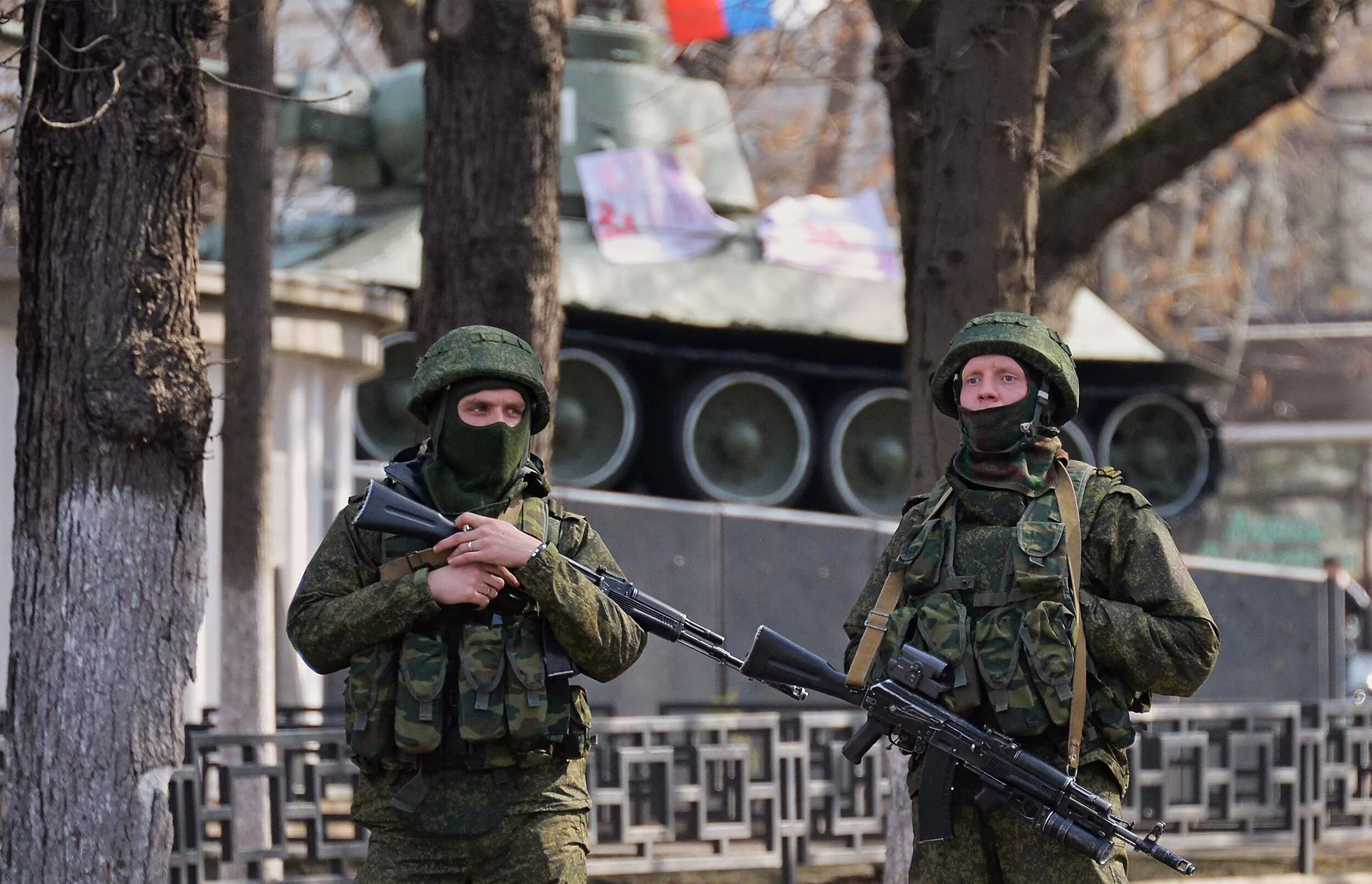 Вежливые люди Бельбек. Вежливые люди в Крыму 2014. Зеленые человечки вежливые люди в Крыму. Войска в Крыму 2014.