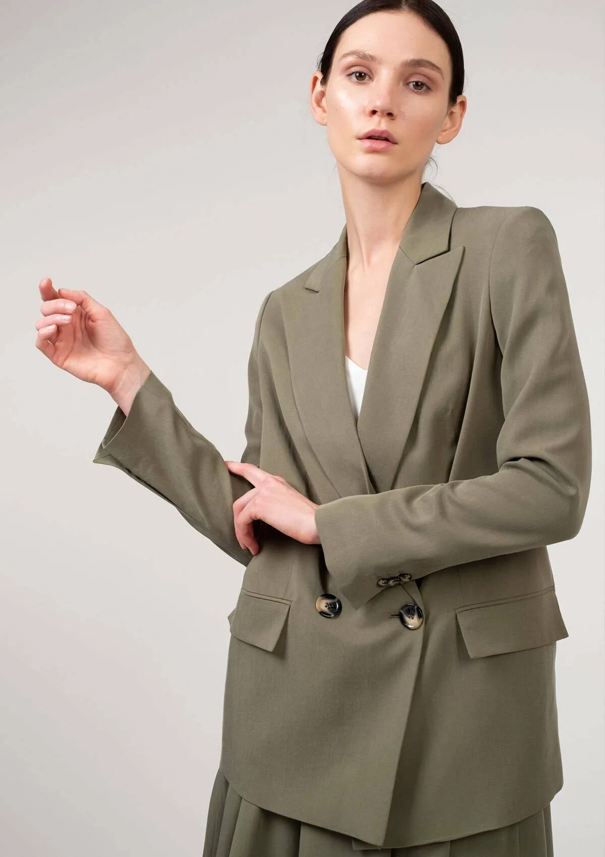 английский воротник. отделочная строчка на воротнике. отложной воротник с дацканом. воротник по английски. фасон английского воротничка.