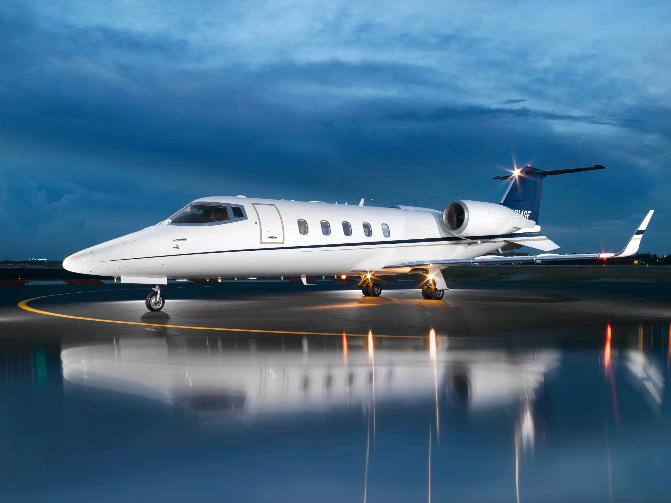 Бизнес чартеры. Частный самолет джет. Самолеты бизнес авиации. Private jet charter. Як 42 вип салон.