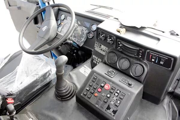 Урал управление. Урал 44202-3511-80. урал-532301 кабина. урал 63685 самосвал в кабине. панель приборов урал 63685.