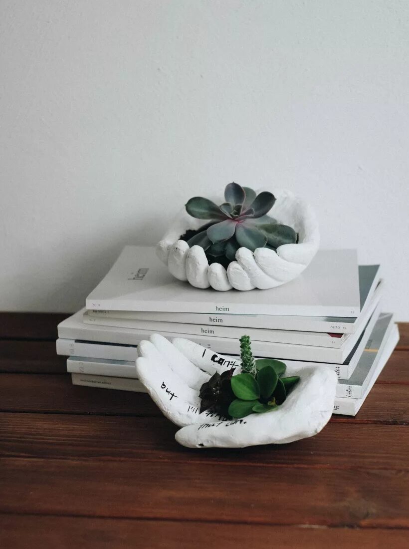 цветочные горшки из гипса. горшки из гипса для цветов. декорируем горшок для цветов. гипсовые горшки для цветов. оригинальные кашпо.