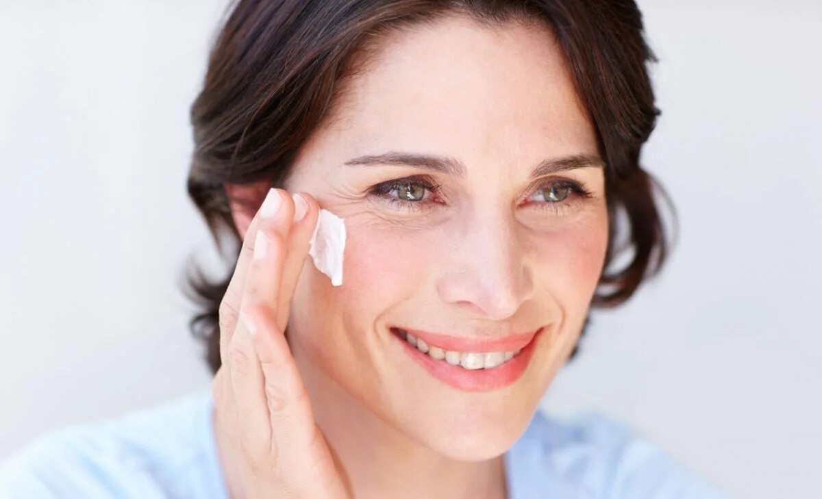 Крем costro. Антивозрастные это как. Крем для лица для женщин. Timewise repair mary kay набор 45. Антивозрастной уход.