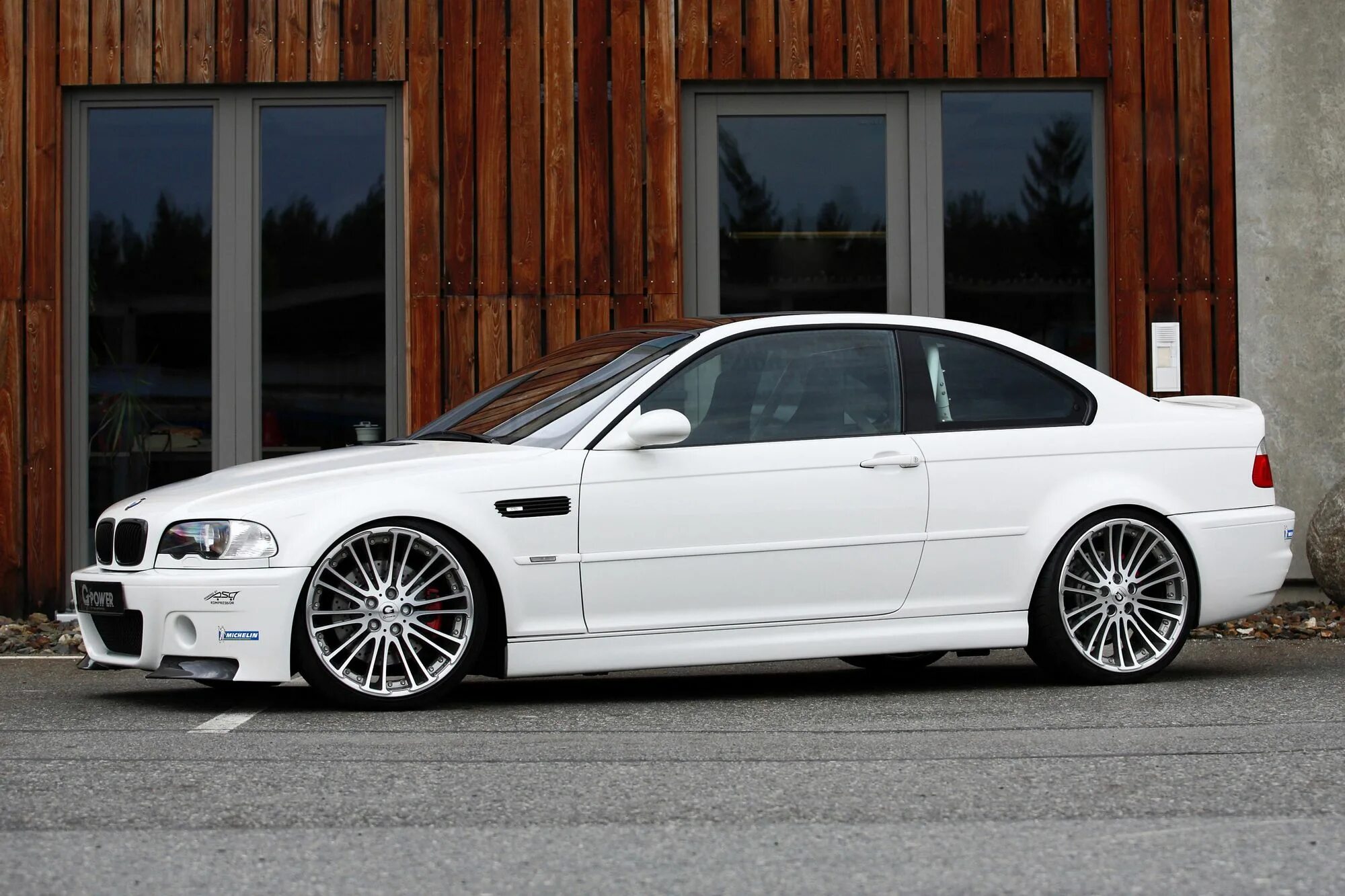 БМВ 3 е46. BMW m3 e46. BMW m3 белая. Белая BMW 3 e46. E side