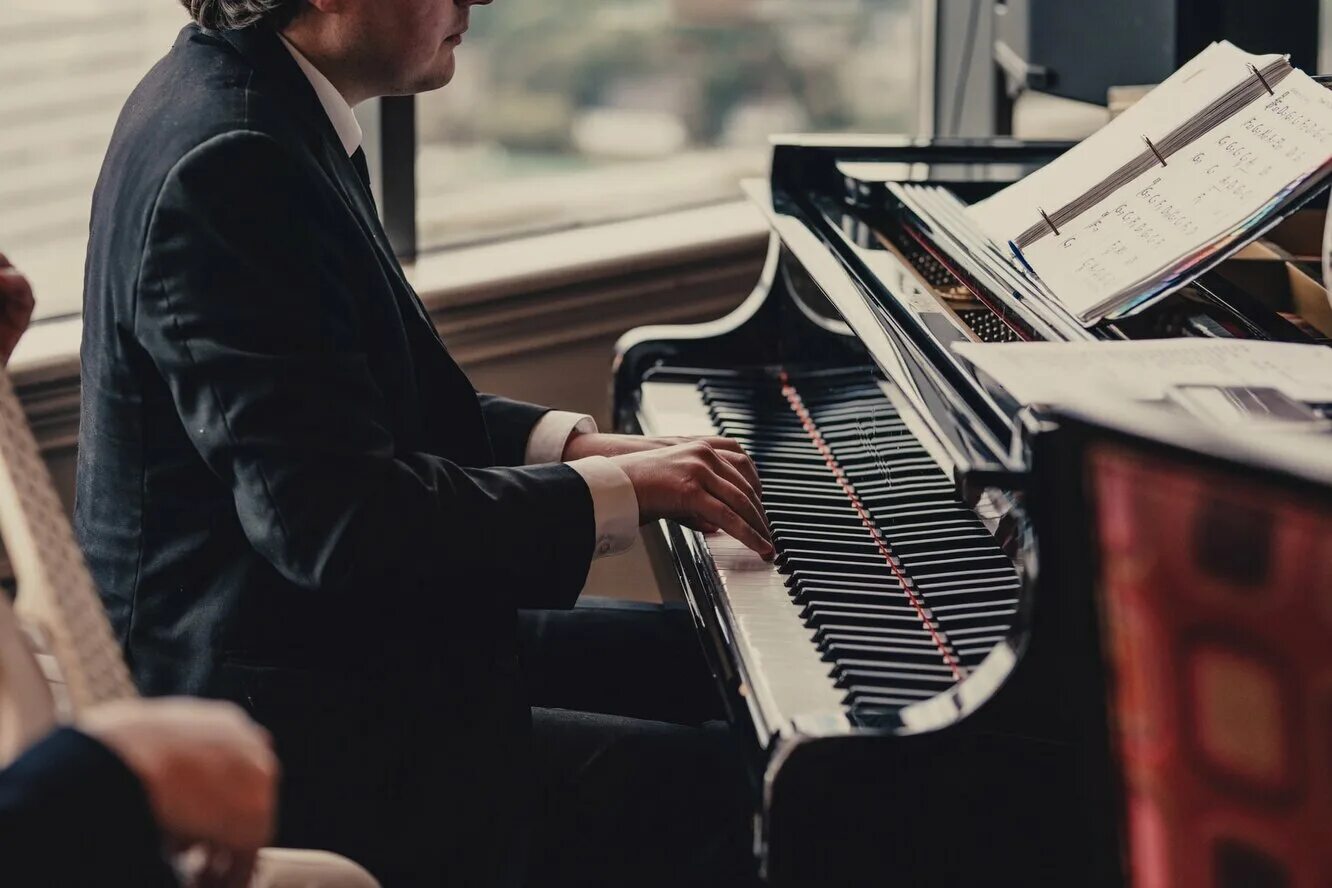 Пианист в доме грусти. ???????? / пианист / the pianist. Девушка и пианино. Пианино гиф. Пианист в доме грусти.