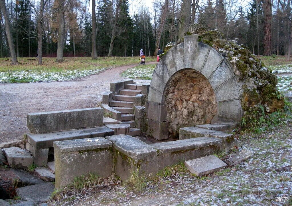 Александровские родники. Грот Родник в Александровском парке. Грот Родник Пушкин Александровский парк. Грот Родник Царское село. Александровский парк Санкт-Петербург грот.