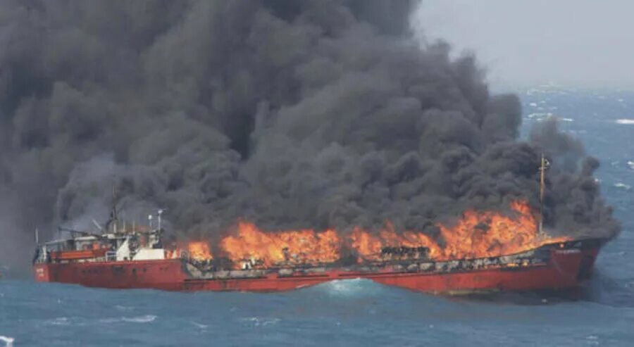 Атаки гражданских судов. Разлив нефти в Керченском проливе. 11 Ноября 2007 Керченский пролив. Керченские танкера. Разлив нефти в Керченском проливе 2007.
