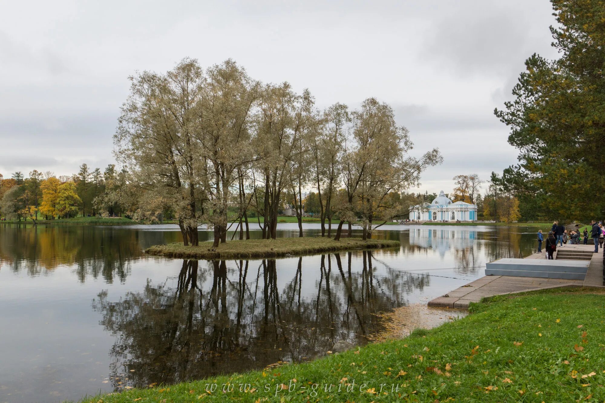 Екатерининский парк Царское село. Большой пруд в Екатерининском парке Царское село. Екатерининский пруд Царское село. Екатерининский пруд в Екатерининском парке.