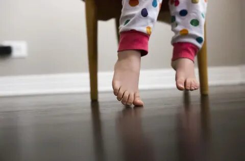 Foot kid girl