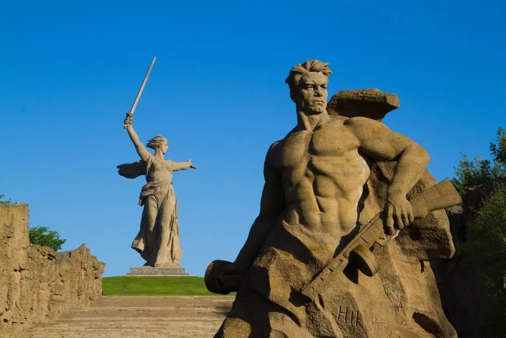 Как называется бывший город сталинград. Волгоград родина мать мамаев курган сталинградская битва. памятник мамаев курган в волгограде. памятник мамаев курган в сталинграде. родина мать сталинградская битва.