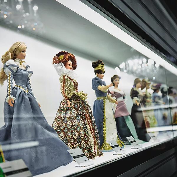 Какой музей мечтал посетить император. Музей barbie. музей барби в москве. московский музей барби. барби в музее мадам тюссо.