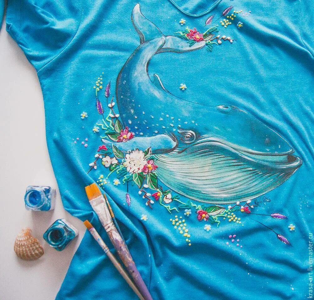 Роспись футболок. Акриловые рисунки на одежде. Роспись футболок. Роспись одежды акриловыми красками. Роспись одежды идеи.