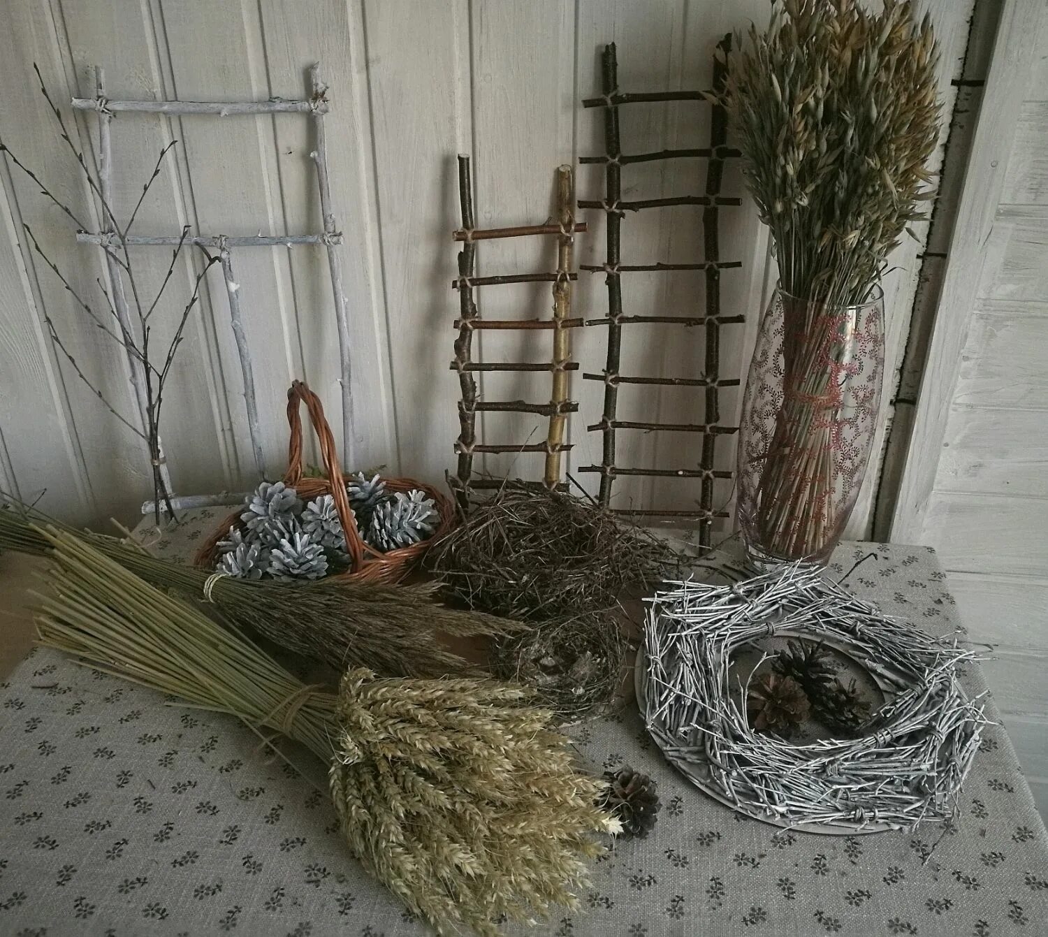 Букет из веток деревьев. Композиции из веток своими руками. Поделки из веточек. Поделка гнездо. Панно из веточек.