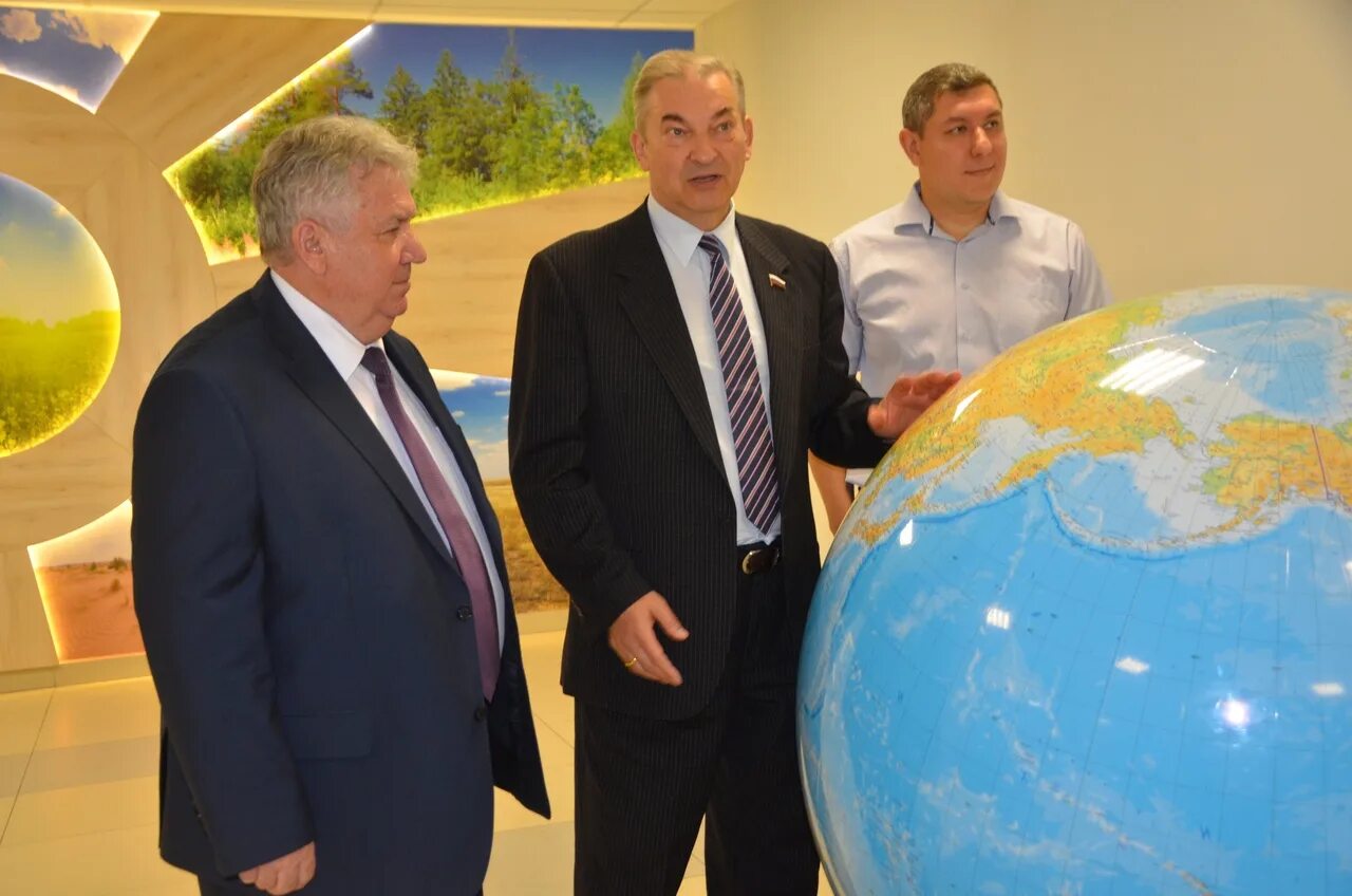 Лицей юго западный ульяновск. Сайт 100 лицея ульяновск. Губернаторский лицей 100 ульяновск внутри. Сайт 100 лицея ульяновск. Губернаторский лицей номер 100 внутри ульяновск.