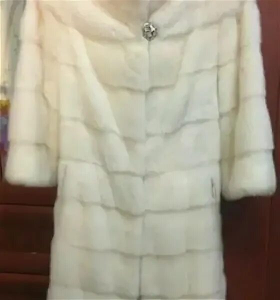 Белая шуба из норки с отстегивающимся рукавом. Химчистка шуба норковая белая. Химчистка белой норковой шубы. Химчистка норковой шубы. Пожелтевшая норка.