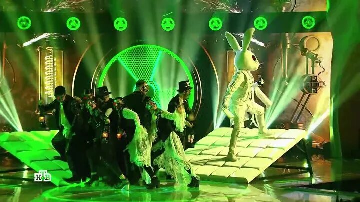 Шоу маска заяц кто. Шоу маскед сингер. Шоу "the masked singer" -2020. Выступления зайца шоу. Выступления зайца шоу.