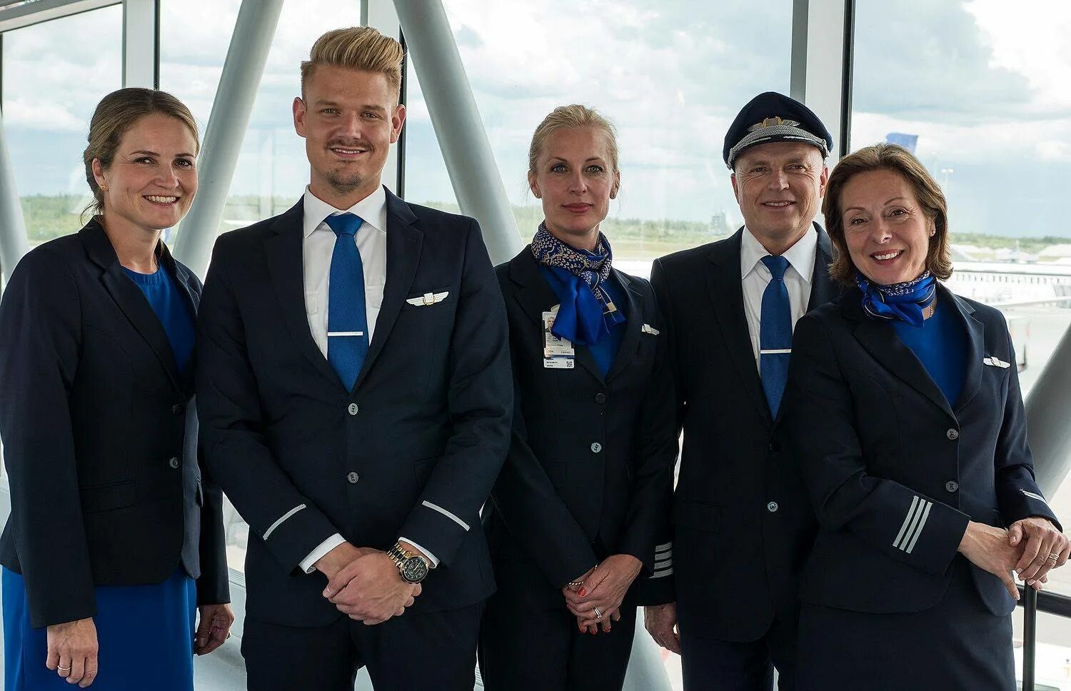 Sas airlines. Скандинавские авиалинии sas. форма sas scandinavian airlines. sas cabin crew. sas форма стюардесс.