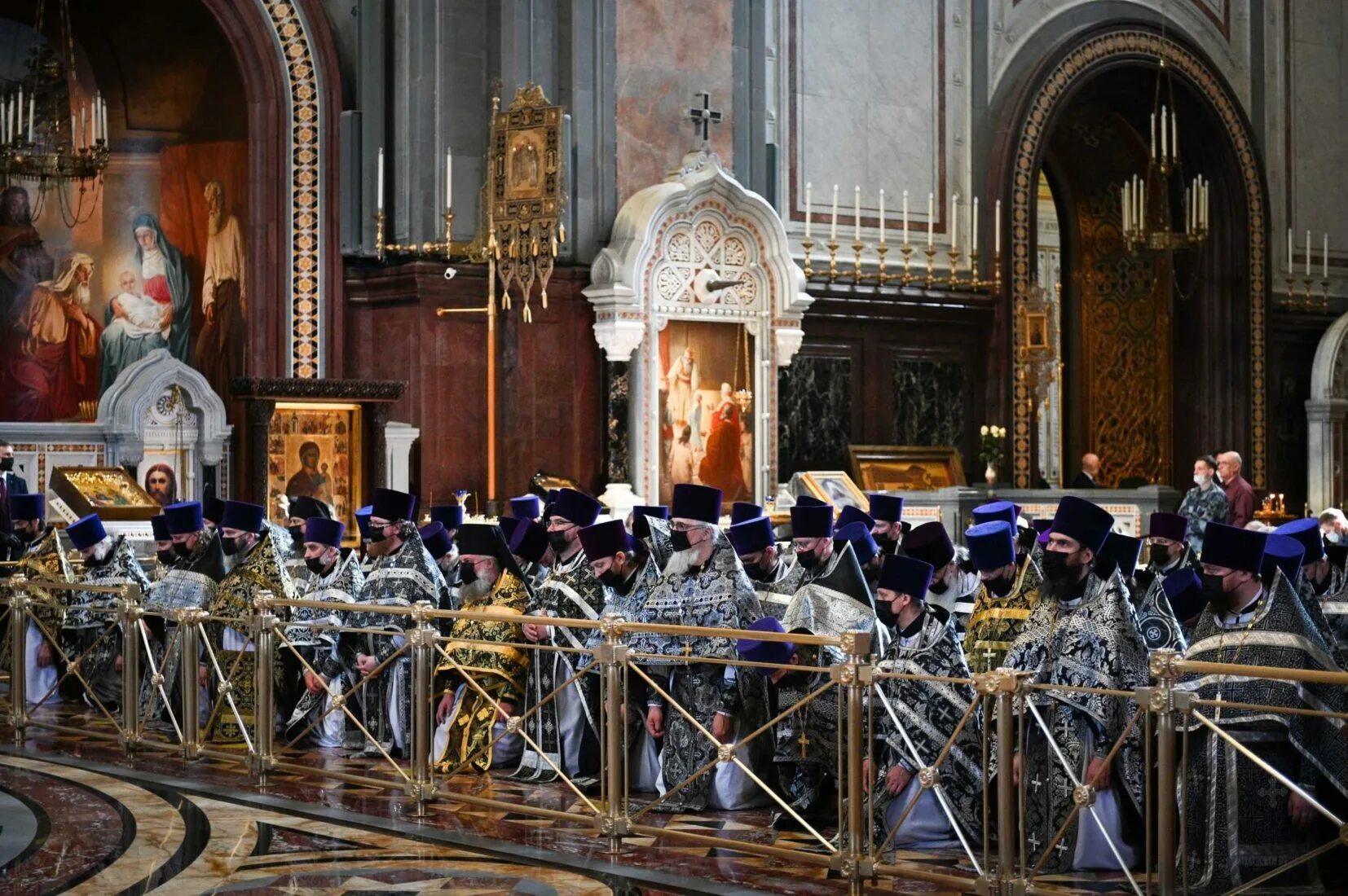 17 декабря храм христа спасителя. Служба великоночетвеига храм христа спасителя. 04. Храм христа спасителя служба крещение патриарха. Служба великоночетвеига храм христа спасителя.