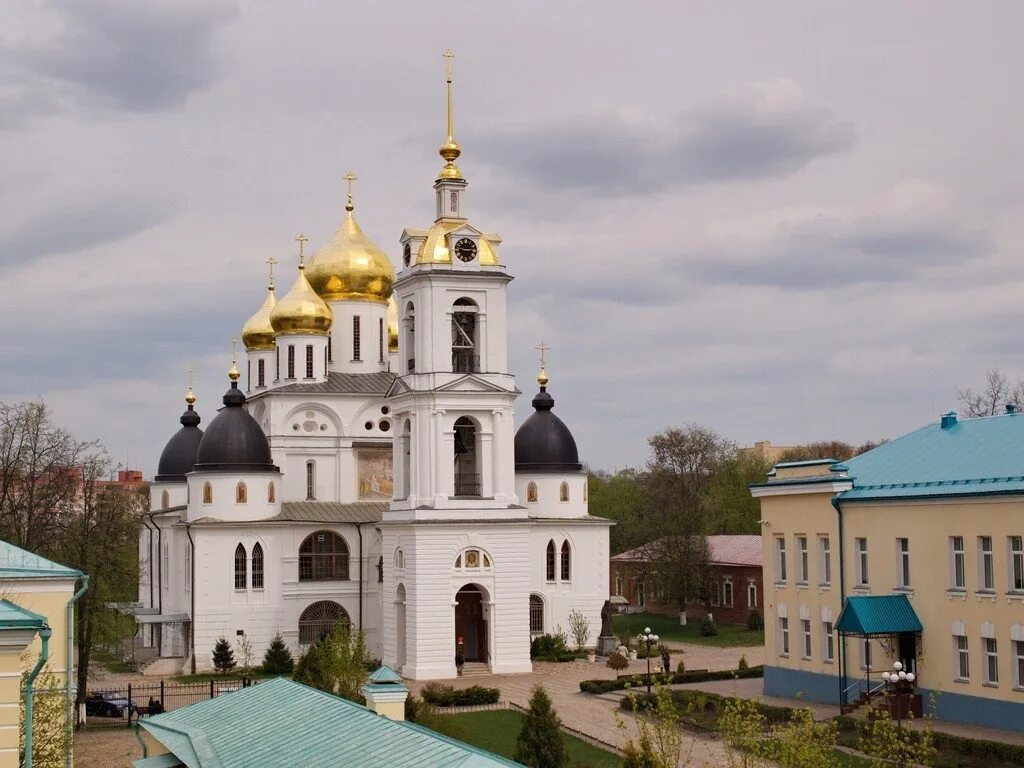 Дмитровск время. Дмитровский Кремль в Дмитрове. Борисоглебский монастырь Дмитров. Дмитров Кремль. Дмитров. Кремль XII века.