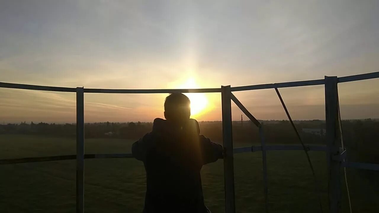 1987 - на заре обложка. Золотая заря греция. На заре небеса зовут меня. На заре голоса зовут меня. А зори здесь тихие пейзаж.