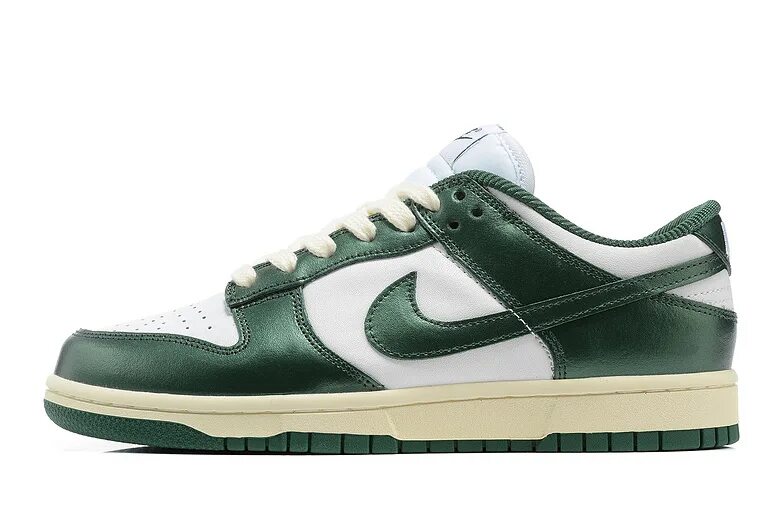 Кроссовки nike green. Nike Dunk Low Vintage Green. Nike Dunk Low Vintage Navy. Nike кроссовки Dunk Low Retro. Nike Dunk Low Retro Green White.