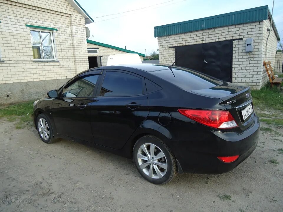 Hyundai Solaris 2013 черный. Hyundai Solaris 2012 черный. Хендай Солярис 2011 черный. Черный Хендай Солярис 2011 года. Авито краснодарский край солярис